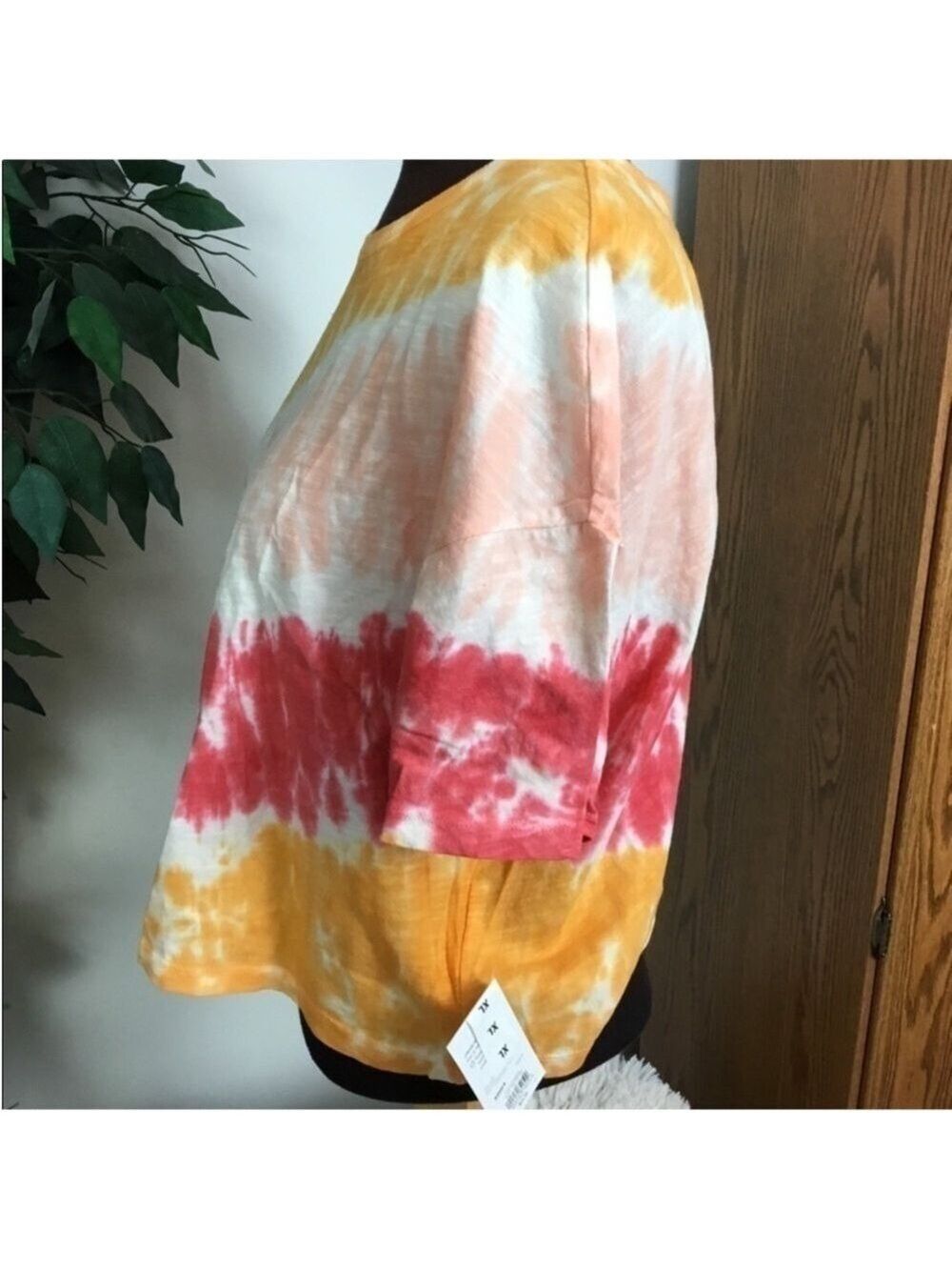 SO cropped short sleeve tee Woman’s Juniors XXL pink orange & red tie dye - Picture 10 of 12